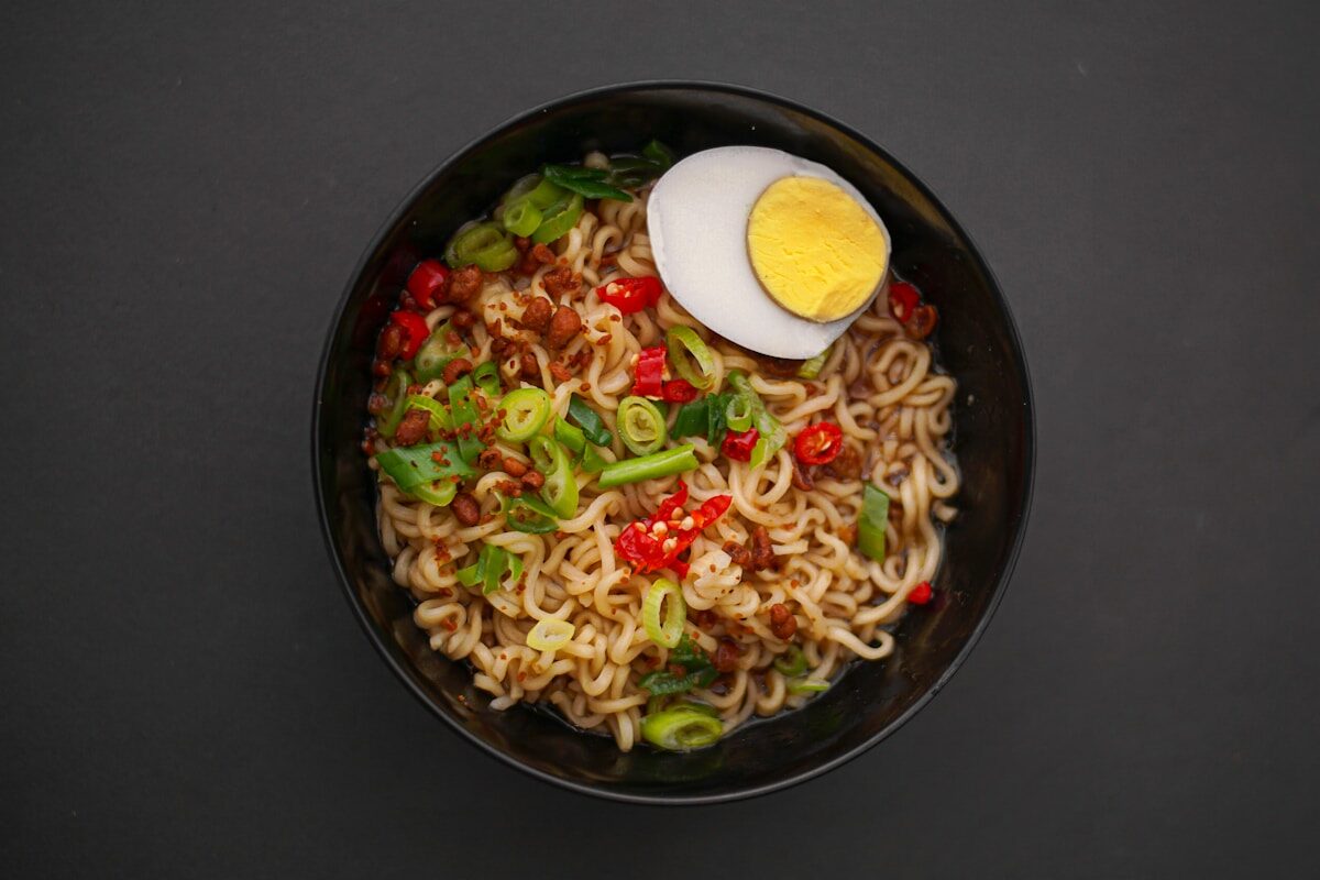 noodles with sliced lemon on black ceramic bowl